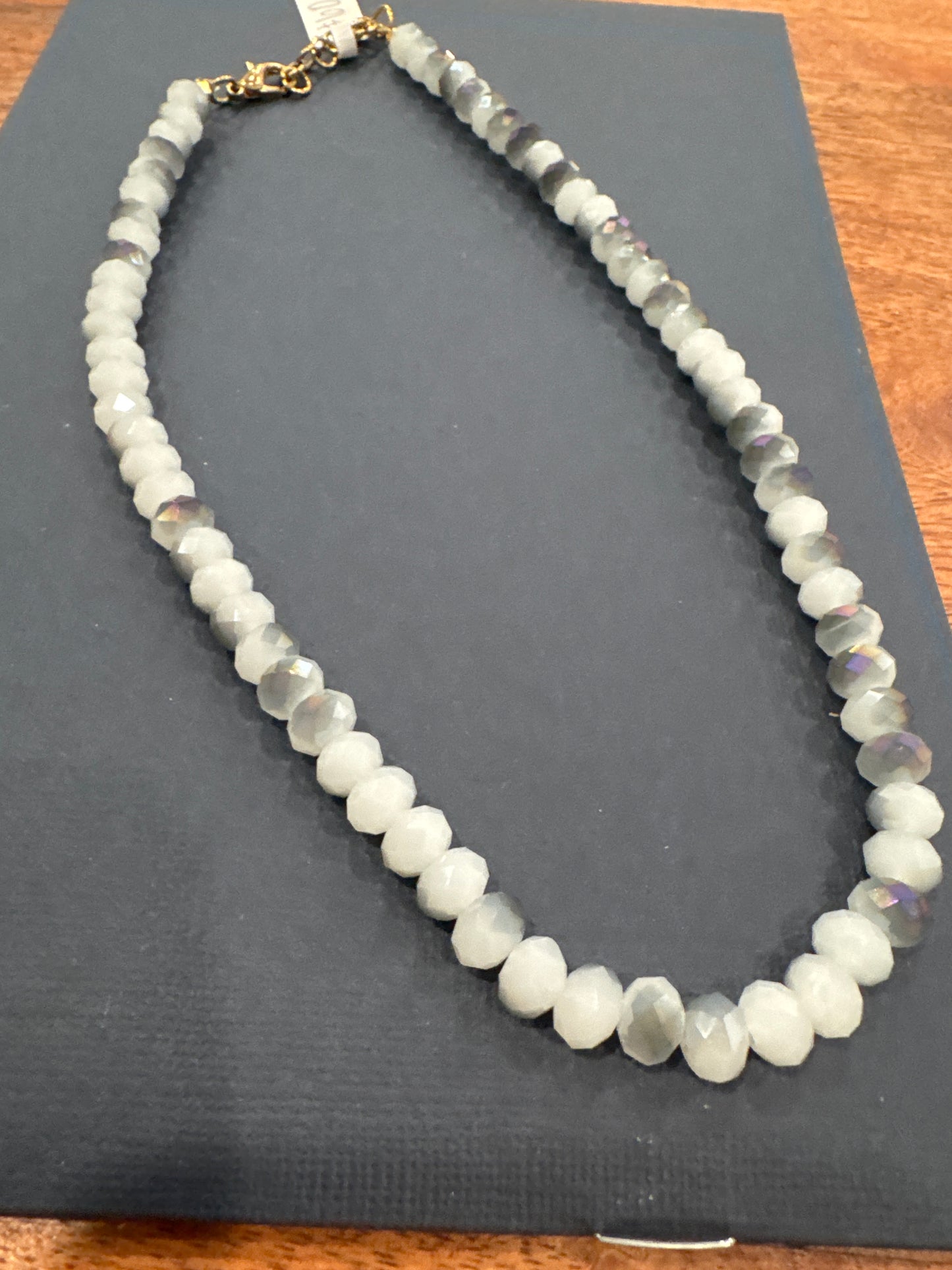 Beaded iridicent Necklace